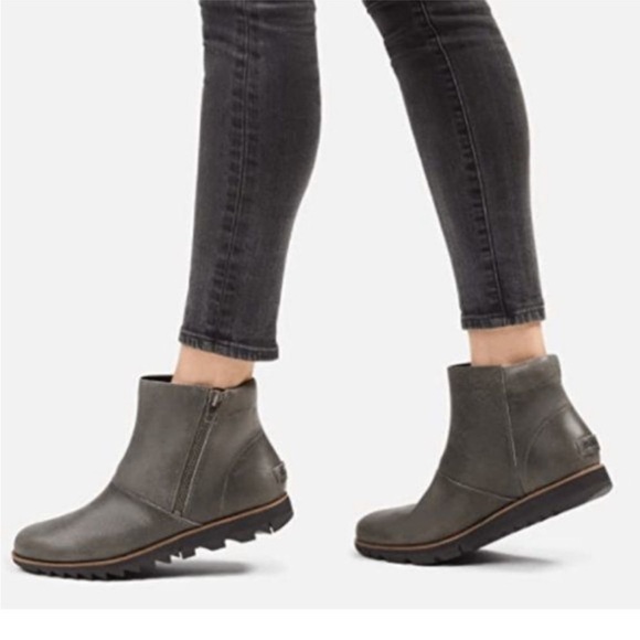 Sorel Shoes - Sorel Harlow Waterproof Chelsea Zip Up Ankle
Boots Size 7.5